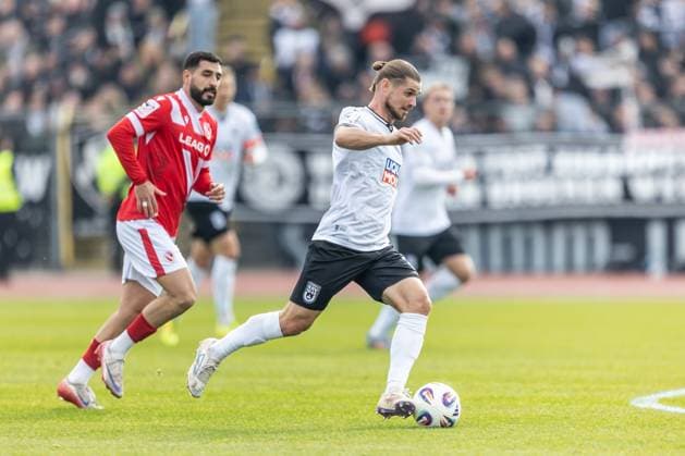 Fussball, Saison 2025 2026, 3. Liga, Donaustadion Ulm, 11. Spieltag, SSV Ulm 1846 Fußball - FC Energie Cottbus, 19.10.2025 19.10.2025, Fussball, Saison 2025 2026, 3. Liga, Donaustadion Ulm, 11. Spieltag, SSV Ulm 1846 Fußball - FC Energie Cottbus, 11 Dennis Chessa (SSV Ulm 1846 Fußball) Foto: Lucca Fundel Ulm Donaustadion Baden-Württemberg Deutschland