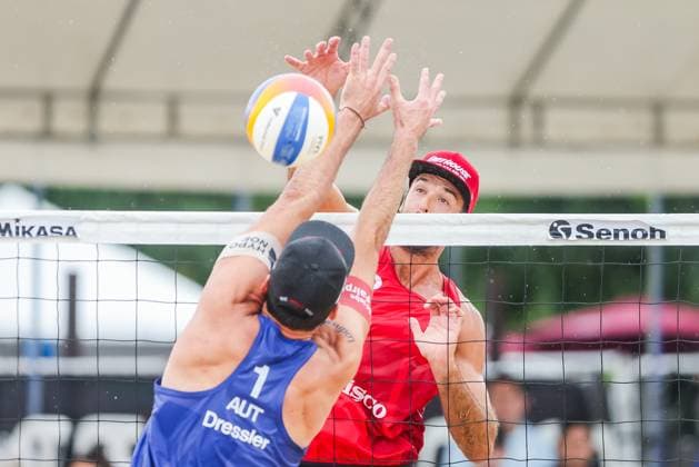 (251019) -- LAGUNA PROVINCE, Oct. 19, 2025 -- Alex Ranghieri (Back) of Italy competes against Christoph Dressler of Austria during the men s bronze medal match between Manuel Alfieri Alex Ranghieri of Italy and Christoph Dressler Philipp Waller of Austria at the Volleyball World Beach Pro Tour in Laguna Province, the Philippines, Oct. 19, 2025. ) (SP)PHILIPPINES-LAGUNA PROVINCE-VOLLEYBALL-WORLD BEACH PRO TOUR ROUELLExUMALI 