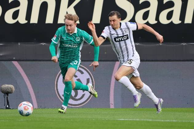 19.10.2025, Fussball, Herren, 2. Bundesliga, Saison 2025 2026, SV 07 Elversberg SpVgg Greuther Fürth, Lukas Petkov (SV 07 Elversberg), Jannik Dehm (SpVgg Greuther Fürth) Elversberg Ursapharm-Arena an der Kaiserlinde Saarland Deutschland (DE)