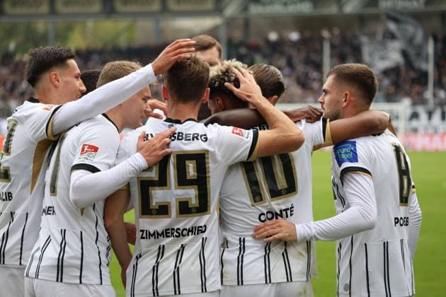 19.10.2025, Fussball, Herren, 2. Bundesliga, Saison 2025 2026, SV 07 Elversberg SpVgg Greuther Fürth, Torjubel zum 1:0, Torschütze: Bambase Conte (SV 07 Elversberg) Elversberg Ursapharm-Arena an der Kaiserlinde Saarland Deutschland (DE)