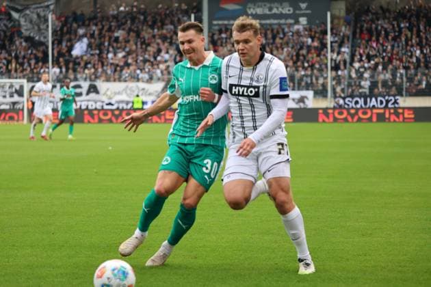 19.10.2025, Fussball, Herren, 2. Bundesliga, Saison 2025 2026, SV 07 Elversberg SpVgg Greuther Fürth, Lasse Günther (SV 07 Elversberg), Felix Klaus (SpVgg Greuther Fürth) Elversberg Ursapharm-Arena an der Kaiserlinde Saarland Deutschland (DE)