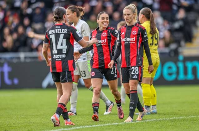 DEU, Frankfurt, Eintracht Frankfurt vs Werder Bremen, Google Pixel Frauen Bundesliga, DFB, Saison 2526, Stadion am Bretanobad, 7. Spieltag im Bild: Rebecka Blomqvist (Eintracht Frankfurt 28) erzielt das Tor zum 1:0, Jubel mit ErÃ«leta Memeti (Eintracht Frankfurt 27) DFB DFL REGULATIONS PROHIBIT ANY USE OF PHOTOGRAPHS AS IMAGE SEQUENCES AND OR QUASI-VIDEO, 19.10.2025 Copyright: HMBxMedia HendrikxHamelau