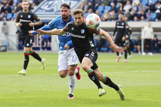 19.10.2025, xtvx, Fussball 2.Bundesliga, SV Darmstadt 98 - 1.FC Magdeburg v.l. Zweikampf, Duell, duel, tackle, compete Marco Richter (SV Darmstadt 98) Alexander Nollenberger (1. FC Magdeburg) (DFL DFB REGULATIONS PROHIBIT ANY USE OF PHOTOGRAPHS as IMAGE SEQUENCES and or QUASI-VIDEO) Darmstadt