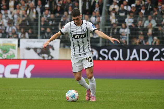 19.10.2025, xmohx, Fussball 2.Bundesliga, SV Elversberg - SpVgg Greuther Fuerth v.l. Felix Keidel (SV Elversberg) (DFL DFB REGULATIONS PROHIBIT ANY USE OF PHOTOGRAPHS as IMAGE SEQUENCES and or QUASI-VIDEO) Elversberg