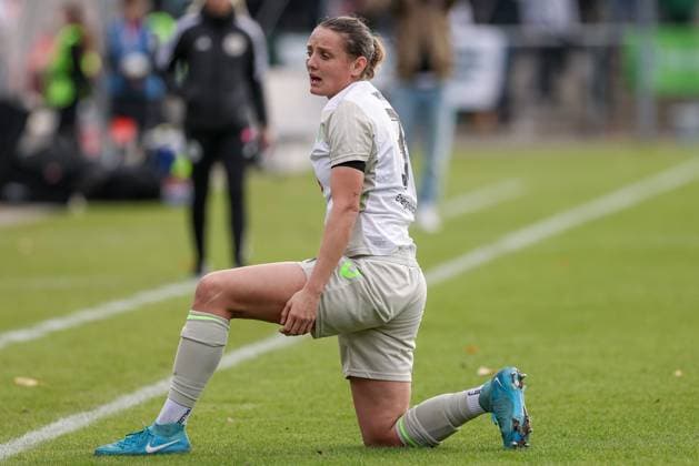 Verena Wieder (SV Werder Bremen, 31) enttäuscht schauend, Enttäuschung, DIE DFB-RICHTLINIEN UNTERSAGEN JEGLICHE NUTZUNG VON FOTOS ALS SEQUENZBILDER UND ODER VIDEOÄHNLICHE FOTOSTRECKEN. DFB REGULATIONS PROHIBIT ANY USE OF PHOTOGRAPHS AS IMAGE SEQUENCES AND OR QUASI-VIDEO., 19.10.2025, Frankfurt am Main (Deutschland), Fussball, Google Pixel Frauen-Bundesliga, Eintracht Frankfurt - SV Werder Bremen
