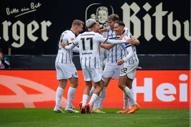 Younes Ebnoutalib (SV 07 Elversberg) bejubelt den Treffer zum 2:0 mit Lasse Guenther (SV 07 Elversberg), Jason Ceka (SV 07 Elversberg), Tom Zimmerschied (SV 07 Elversberg), Maximilian Rohr (SV 07 Elversberg), SV Elversberg vs SpVgg Greuther Fuerth, Fussball, 2. Bundesliga, 9. Spieltag, Saison 2025 2026, 19.10.2025 DFB regulations prohibit any use of photographs as image sequences and or quasi-video. SV Elversberg vs SpVgg Greuther Fuerth, Fussball, 2. Bundesliga, 9. Spieltag, Saison 2025 2026, 19.10.2025
