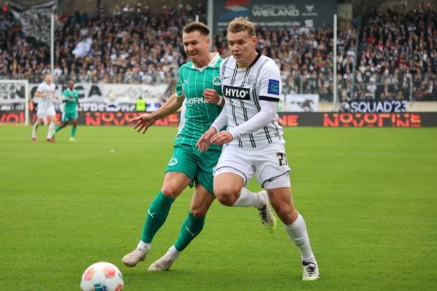19.10.2025, Fussball, Herren, 2. Bundesliga, Saison 2025 2026, SV 07 Elversberg SpVgg Greuther Fürth, Lasse Günther (SV 07 Elversberg), Felix Klaus (SpVgg Greuther Fürth) Elversberg Ursapharm-Arena an der Kaiserlinde Saarland Deutschland (DE)