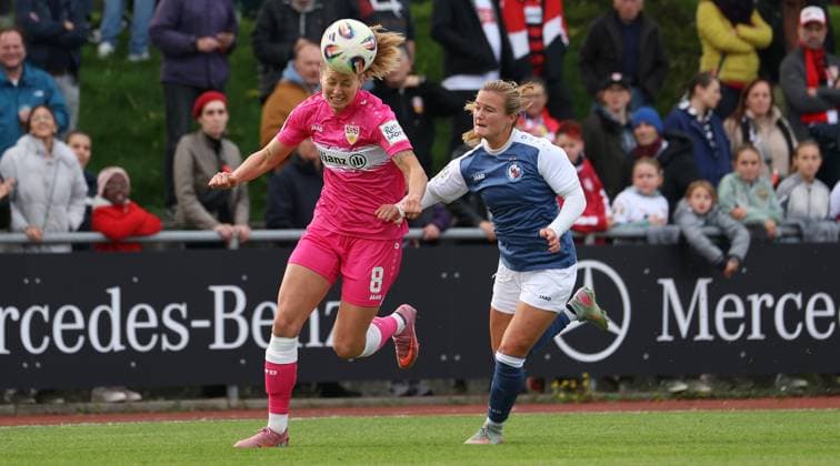 BAU 19.10.2025 Stuttgart Fußball VfB Stuttgart Frauen vs. 1. FFC Turbine Potsdam, v.l. Maximiliane Rall (VfB), Elizabeth Cunningham Moore (Potsdam)