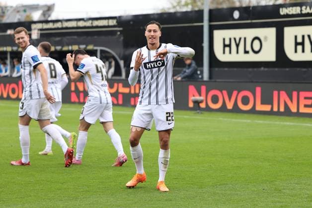 19.10.2025, Fussball, Herren, 2. Bundesliga, Saison 2025 2026, SV 07 Elversberg SpVgg Greuther Fürth, Torjubel zum 2:0, Torschütze: Younes Ebnoutalib (SV 07 Elversberg) Elversberg Ursapharm-Arena an der Kaiserlinde Saarland Deutschland (DE)