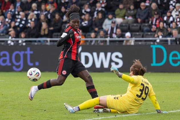Google Pixel Frauen Budnesliga: Eintracht Franfurt - SV Werder Bremen, 19.10.2025 Nicole Anyomi (Eintracht Frankfurt 19) scheitert an Mariella El Sherif (SV Werder Bremen 39), Eintracht Franfurt - SV Werder Bremen, Frankfurt, Stadion am Brentanobad, 19.10.2025 Copyright: xBEAUTIFULxSPORTS Gawlikx