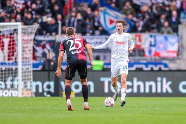 19.10.2025, 2. Bundesliga, 9. Spieltag, 1. FC Nürnberg - Holstein Kiel, Magnus Knudsen (Holstein Kiel), Nürnberg Max Morlock Stadion Bayern Deutschland xRHR-FOTO DEx Copyright: DennisxEwert RHR-FOTOx RHR-FOTO DE