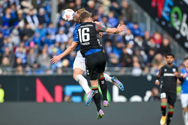 Isac Lidberg (SV Darmstadt 1898, 07) im Zweikampf mit Marcus Mathisen (1.FC Magdeburg, 16), GER, SV Darmstadt 98 vs 1. FC Magdeburg Fussball, 2. Bundesliga, 9. Spieltag, Spielzeit 2025 2026, 19.10.2025. DFL REGULATIONS PROHIBIT ANY USE OF PHOTOGRAPHS AS IMAGE SEQUENCES AND OR QUASI-VIDEO GER, SV Darmstadt 98 vs 1. FC Magdeburg Fussball, 2. Bundesliga, 9. Spieltag, Spielzeit 2025 2026, 19.10.2025. Darmstadt