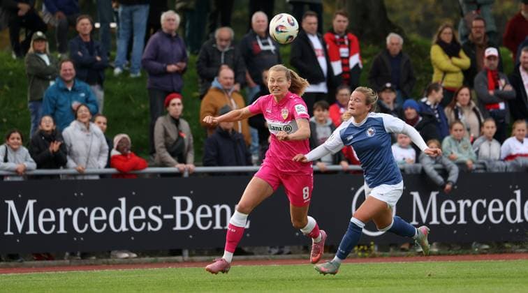 BAU 19.10.2025 Stuttgart Fußball VfB Stuttgart Frauen vs. 1. FFC Turbine Potsdam, v.l. Maximiliane Rall (VfB), Elizabeth Cunningham Moore (Potsdam)