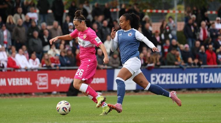 BAU 19.10.2025 Stuttgart Fußball VfB Stuttgart Frauen vs. 1. FFC Turbine Potsdam, v.l. Nicole Billa (VfB), Lineth Isabel Cedeno Valderrama (Potsdam) *** BAU 19 10 2025 Stuttgart Soccer VfB Stuttgart Women vs 1 FFC Turbine Potsdam, f l Nicole Billa VfB , Lineth Isabel Cedeno Valderrama Potsdam
