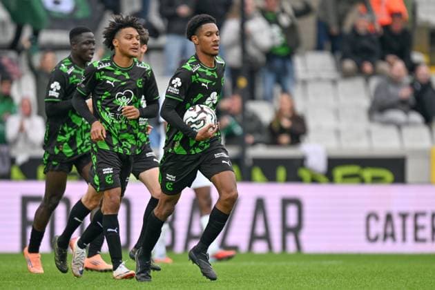 251019 Cercle Brugge vs KRC Genk Edan Diop (37) of Cercle celebrates after scoring the 2-2 equalizer goal during the Jupiler Pro League season 2025 - 2026 matchday 11 game between Cercle Brugge and KRC Genk on October 19 , 2025 in Brugge, Belgium. (Photo by David Catry Isosport) Brugge Belgium  Copyright: xDavidxCatryx 20251019DC2_7855