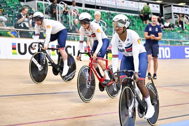 2025 UCI Para-Cycling Track World Championships Picture by Simon Wilkinson SWpix.com - 19 10 2025 - Cycling - 2025 UCI Para-Cycling Track World Championships - Rio Olympic Velodrome, Rio de Janeiro, Brazil - Mixed C1-5 750 m Team Sprint Qualifying - Kadeena Cox (Great Britain), Finlay Graham (Great Britain), Jody Cundy (Great Britain) Copyright: x xSWpix.comx(t axPhotographyxHubxLtd)xSimonxWilkinson SWpix.comx SWP-3030-10210