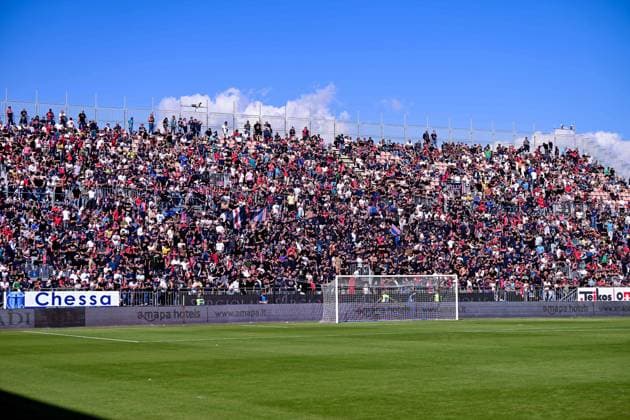 Supporters of Cagliari Calcio during the Serie A Enilive soccer match between Cagliari Calcio and Bologna at the Unipol Domus in Cagliari, Sardinia - Sunday, 19 october 2025. - Soccer  Copyright: x Â®xGianlucaxZuddas LaPressex