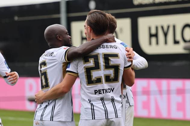 19.10.2025, Fussball, Herren, 2. Bundesliga, Saison 2025 2026, SV 07 Elversberg SpVgg Greuther Fürth, Torjubel zum 3:0, Torschütze: Younes Ebnoutalib (SV 07 Elversberg) Elversberg Ursapharm-Arena an der Kaiserlinde Saarland Deutschland (DE)