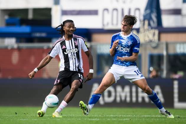 Como 1907 v Juventus FC - Serie A Khephren Thuram of Juventus FC competes for the ball with Nico Paz of Como 1907 during the Serie A football match between Como 1907 and Juventus FC. Como Italy Copyright: xNicolòxCampox