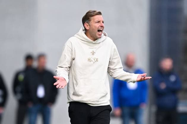 Florian Kohfeldt (SV Darmstadt 1898, Trainer) gestikuliert, GER, SV Darmstadt 98 vs 1. FC Magdeburg Fussball, 2. Bundesliga, 9. Spieltag, Spielzeit 2025 2026, 19.10.2025. DFL REGULATIONS PROHIBIT ANY USE OF PHOTOGRAPHS AS IMAGE SEQUENCES AND OR QUASI-VIDEO GER, SV Darmstadt 98 vs 1. FC Magdeburg Fussball, 2. Bundesliga, 9. Spieltag, Spielzeit 2025 2026, 19.10.2025. Darmstadt