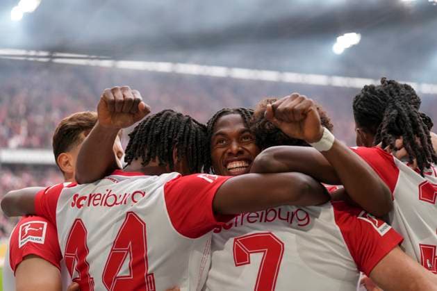 Junior Adamu (SC Freiburg, 20), Derry Scherhant (SC Freiburg, 07) Torjubel, Emotionen, Torschuss, Abschluss, Torerfolg, Tor, Treffer , Deutschland, Fussball, 1. Bundesliga, 7.Spieltag, 2025 2026, SC Freiburg vs. Eintracht Frankfurt, 19.10.2025, Europa-Park Stadion, Freiburg, Deutschland DFL REGULATIONS PROHIBIT ANY USE OF PHOTOGRAPHS AS IMAGE SEQUENCES AND OR QUASI-VIDEO. Freiburg Europa-Park Stadion Baden-Württemberg Deutschland Copyright: xArnexAmbergx