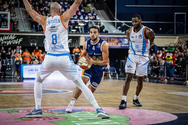 Rostock, Deutschland 19. Oktober 2025: 1.BBL - 2025 2026 - Rostock Seawolves vs. Science City Jena Im Bild: v.li. Robin Christen (Science City Jena) ,Elias Baggette (ROSTOCK SEAWOLVES) und Naz Bohannon (Science City Jena) Copyright: xFotostandx xVoelkerx