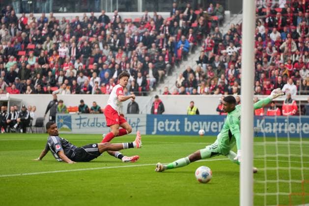 1. Bundesliga: SC Freiburg vs Eintracht Frankfurt, 19.10.2025 Derry Scherhant (SC Freiburg, 7) scoring his goal to make it 1:0 1. Bundesliga: SC Freiburg vs Eintracht Frankfurt, Europa-Park-Stadion, 19.10.2025 DFB DFL REGULATIONS PROHIBIT ANY USE OF PHOTOGRAPHS AS IMAGE SEQUENCES AND OR QUASI-VIDEO. Copyright: xBEAUTIFULxSPORTS Boscox