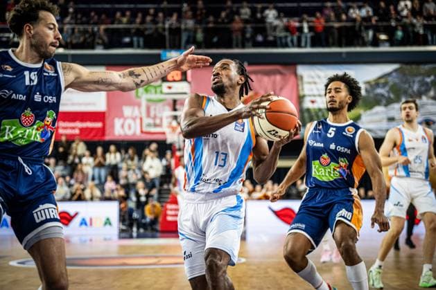 Rostock, Deutschland 19. Oktober 2025: 1.BBL - 2025 2026 - Rostock Seawolves vs. Science City Jena Im Bild: 2.v.li. Keith Braxton JR (Science City Jena) Copyright: xFotostandx xVoelkerx