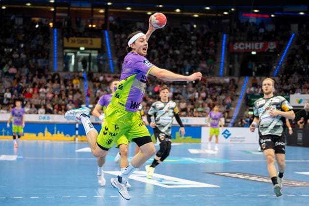 Handball I Herren I Saison 2025-2026 I Bundesliga I 9. Spieltag I TVB Stuttgart - Füchse Berlin I 19.10.2025 Kasper Thorsen Lien (7, TVB Stuttgart) im Wurf Stuttgart Porsche Arena Baden-Württemberg Deutschland Copyright: xLobeca MaxxPetershansx