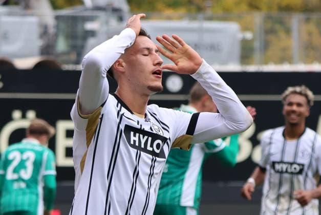 19.10.2025, Fussball, Herren, 2. Bundesliga, Saison 2025 2026, SV 07 Elversberg SpVgg Greuther Fürth, Younes Ebnoutalib (SV 07 Elversberg) ärgert sich Elversberg Ursapharm-Arena an der Kaiserlinde Saarland Deutschland (DE)