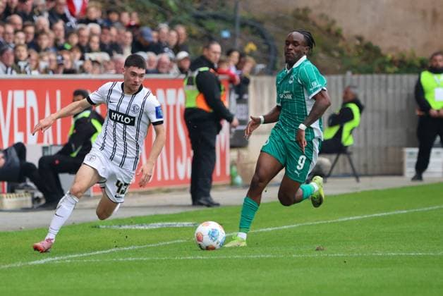 19.10.2025, Fussball, Herren, 2. Bundesliga, Saison 2025 2026, SV 07 Elversberg SpVgg Greuther Fürth, Felix Keidel (SV 07 Elversberg), Noel Futkeu (SpVgg Greuther Fürth) Elversberg Ursapharm-Arena an der Kaiserlinde Saarland Deutschland (DE)