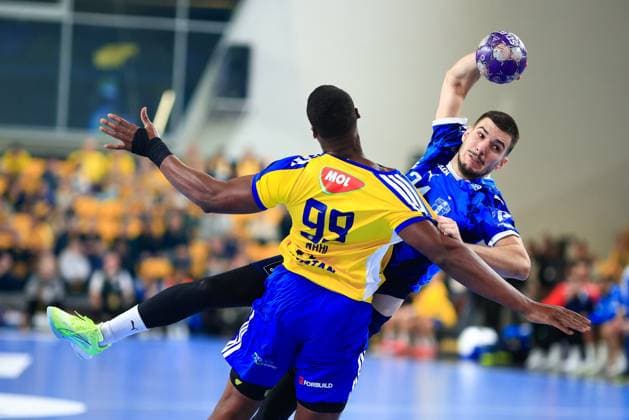 2025.10.19 Kielce Pilka reczna mezczyzn , Orlen Superliga , sezon 2025 26 Industria Kielce - Orlen Wisla Plock N z Dylan Nahi, Gergo Fazekas Foto Tomasz Fafara PressFocus 2025.10.19 Kielce Men s handball , polish top league , 2025 2026 season Industria Kielce - Orlen Wisla Plock Dylan Nahi, Gergo Fazekas Credit: Tomasz Fafara PressFocus NEWSPIX.PL --- newspix.pl 