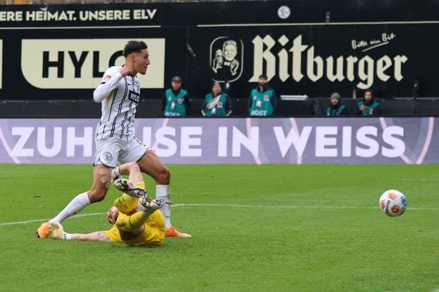 19.10.2025, Fussball, Herren, 2. Bundesliga, Saison 2025 2026, SV 07 Elversberg SpVgg Greuther Fürth, Torschussl zum 4:0, Torschütze: Younes Ebnoutalib (SV 07 Elversberg) Elversberg Ursapharm-Arena an der Kaiserlinde Saarland Deutschland (DE)