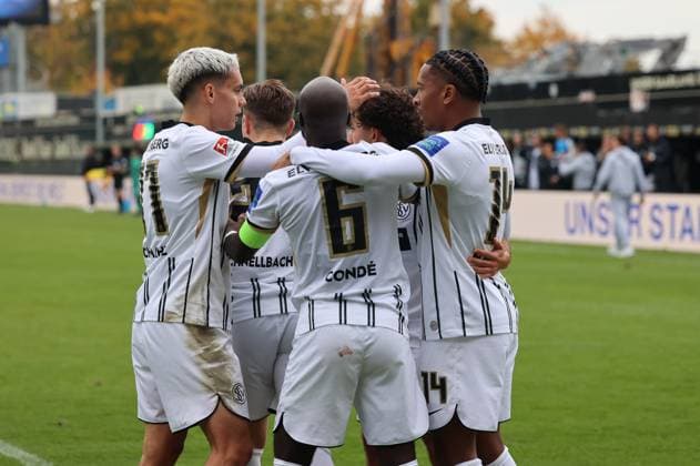 19.10.2025, Fussball, Herren, 2. Bundesliga, Saison 2025 2026, SV 07 Elversberg SpVgg Greuther Fürth, Torjubel zum 5:0, Torschütze: Jason Ceka (SV 07 Elversberg) Elversberg Ursapharm-Arena an der Kaiserlinde Saarland Deutschland (DE)