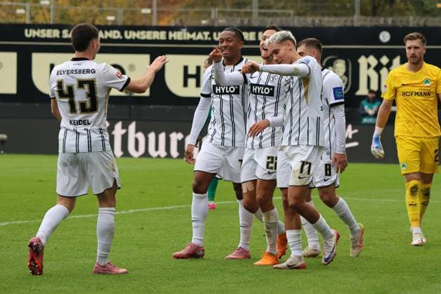 19.10.2025, Fussball, Herren, 2. Bundesliga, Saison 2025 2026, SV 07 Elversberg SpVgg Greuther Fürth, Torjubel zum 4:0, Torschütze: Younes Ebnoutalib (SV 07 Elversberg) Elversberg Ursapharm-Arena an der Kaiserlinde Saarland Deutschland (DE)