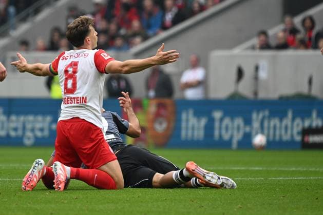 19.10.2025, xjhx, Fussball 1.Bundesliga, SC Freiburg - Eintracht Frankfurt v.l. Maximilian Eggestein (SC Freiburg) (DFL DFB REGULATIONS PROHIBIT ANY USE OF PHOTOGRAPHS as IMAGE SEQUENCES and or QUASI-VIDEO) Freiburg