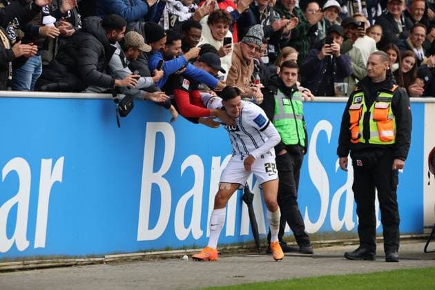 19.10.2025, Fussball, Herren, 2. Bundesliga, Saison 2025 2026, SV 07 Elversberg SpVgg Greuther Fürth, Torjubel zum 4:0, Torschütze: Younes Ebnoutalib (SV 07 Elversberg) Elversberg Ursapharm-Arena an der Kaiserlinde Saarland Deutschland (DE)