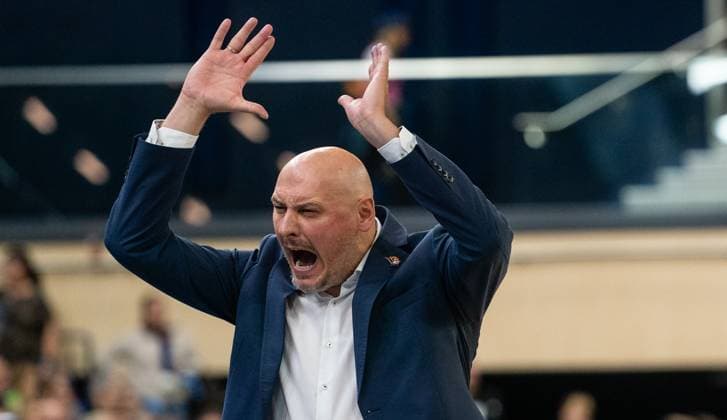 19.10.2025, Basketball, Herren, BBL-Pokal, BBL, Achtelfinale, Rostock Seawolves - Science City Jena Trainer PrzemysÅ‚aw Frasunkiewicz (Rostock Seawolves) Rostock Stadthalle Mecklenburg-Vorpommern Deutschland