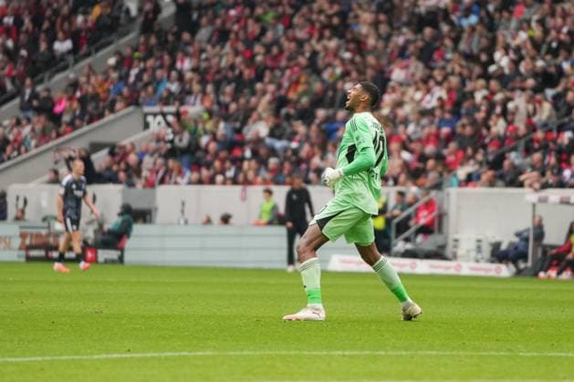 1. Bundesliga: SC Freiburg vs Eintracht Frankfurt, 19.10.2025 Kauã Santos (Eintracht Frankfurt, 40) celebrates the 1–2 goal scored by Jonathan Burkardt (Eintracht Frankfurt, 9) 1. Bundesliga: SC Freiburg vs Eintracht Frankfurt, Europa-Park-Stadion, 19.10.2025 DFB DFL REGULATIONS PROHIBIT ANY USE OF PHOTOGRAPHS AS IMAGE SEQUENCES AND OR QUASI-VIDEO. Copyright: xBEAUTIFULxSPORTS Boscox