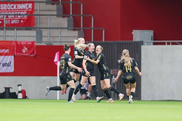 Die Koelner Spielerinnen bejubeln das Tor zum 0:1 durch Sandra Maria Jessen (1. FC Koeln, 06), GER, FC Bayern Muenchen vs. 1. FC Koeln, Fussball, Google Pixel Frauen-Bundesliga, 7. Spieltag, Saison 2025 2026, 19.10.2025, DFL DFB REGULATIONS PROHIBIT ANY USE OF PHOTOGRAPHS as IMAGE SEQUENCES and or QUASI-VIDEO, GER, FC Bayern Muenchen vs. 1. FC Koeln, Fussball, Google Pixel Frauen-Bundesliga, 7. Spieltag, Saison 2025 2026, 19.10.2025 Muenchen Copyright: xEibner-Pressefoto JennixMaulx EP_JML