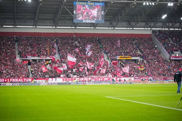 Deutschland, Fußball, 1 Bundesliga, Saison 2025 2026, 7. Spieltag SC Freiburg vs. Eintracht Frankfurt Europa-Park-Stadion (Freiburg): Ultras, Freiburg Europa Park Stadion Baden-Württemberg Deutschland Copyright: xFINLEYxMÖRCHx