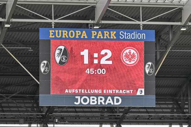 Halbzeitstand GER, SC Freiburg - Eintracht Frankfurt, Fussball, Bundesliga, 7. Spieltag, Saison 2025 2026, 19.10.2025 DFL DFB REGULATIONS PROHIBIT ANY USE OF PHOTOGRAPHS AS IMAGE SEQUENCES AND OR QUASI-VIDEO GER, SC Freiburg - Eintracht Frankfurt, Fussball, Bundesliga, 7. Spieltag, Saison 2025 2026, 19.10.2025 Freiburg Copyright: xEibner-Pressefoto ThomasxHessx EP_THS