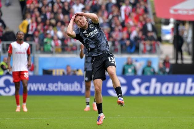 19.10.2025, xblx, Fussball 1.Bundesliga, SC Freiburg - Eintracht Frankfurt v.l. Rasmus Kristensen (Eintracht Frankfurt) (DFL DFB REGULATIONS PROHIBIT ANY USE OF PHOTOGRAPHS as IMAGE SEQUENCES and or QUASI-VIDEO) Freiburg