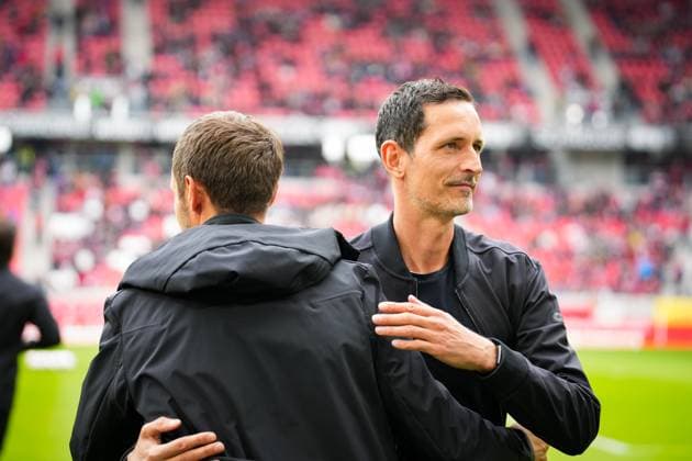 Deutschland, Fußball, 1 Bundesliga, Saison 2025 2026, 7. Spieltag SC Freiburg vs. Eintracht Frankfurt Europa-Park-Stadion (Freiburg): Julian Schuster (SC Freiburg, Trainer) Dino Toppmöller (Eintracht Frankfurt ,Trainer) Freiburg Europa Park Stadion Baden-Württemberg Deutschland Copyright: xFINLEYxMÖRCHx