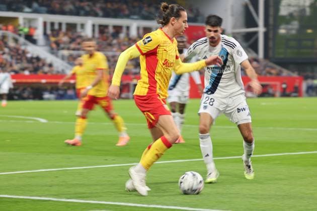 FOOTBALL : RC Lens vs Paris FC - Ligue 1 J8 - 19 10 2025 Florian THAUVIN (RC Lens) lors du match RC Lens vs Paris FC, Ligue 1 J8, stade Bollaert-Delelis, le 19 octobre 2025 - photo Laurent Sanson PsnewZ  Copyright: xLaurentxSANSONx xPsnewZx