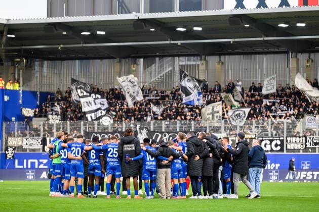 SOCCER - BL, Linz vs Sturm LINZ,AUSTRIA,19.OCT.25 - SOCCER - ADMIRAL Bundesliga, FC Blau Weiss Linz vs SK Sturm Graz. Image shows the team of Linz.  GEPAxpictures xDanielaxMoser