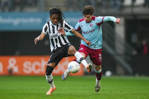 Eredivisie: Heracles Almelo v Feyenoord Rotterdam Almelo - Yvandro Borges Sanches of Heracles Almelo, Jordan Bos of Feyenoord during the ninth competition round of the 2025 2026 Eredivisie season. The match is set between Heracles Almelo and Feyenoord Rotterdam at Asito Stadion on 19 October 2025 in Almelo, The Netherlands. Copyright: xYannickxVerhoevenx
