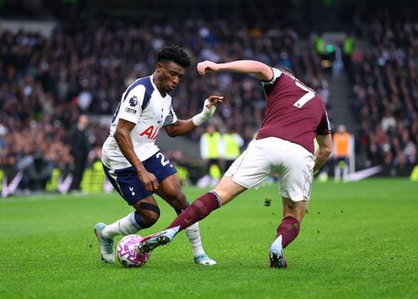 19th October 2025; Tottenham Hotspur Stadium, London, England; Premier League Football, Tottenham Hotspur versus Aston Villa; Mohammed Kudus of Tottenham Hotspur challenged by John McGinn of Aston Villa  JohnxPatrickxFletcher