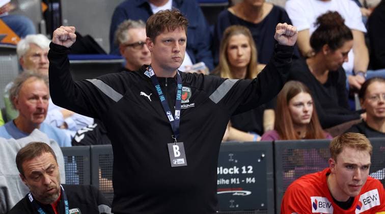 BAU 19.10.2025 Stuttgart Handball TVB Stuttgart vs. Füchse Berlin, Trainer Nicolej Krickau (Berlin) jubelt