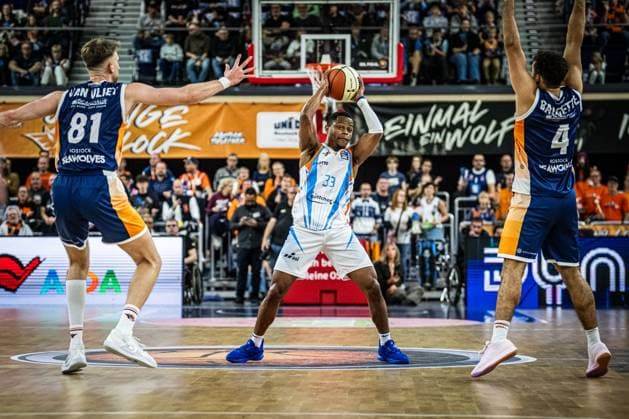 Rostock, Deutschland 19. Oktober 2025: 1.BBL - 2025 2026 - Rostock Seawolves vs. Science City Jena Im Bild: mitte Eric Washington (Science City Jena) Copyright: xFotostandx xVoelkerx